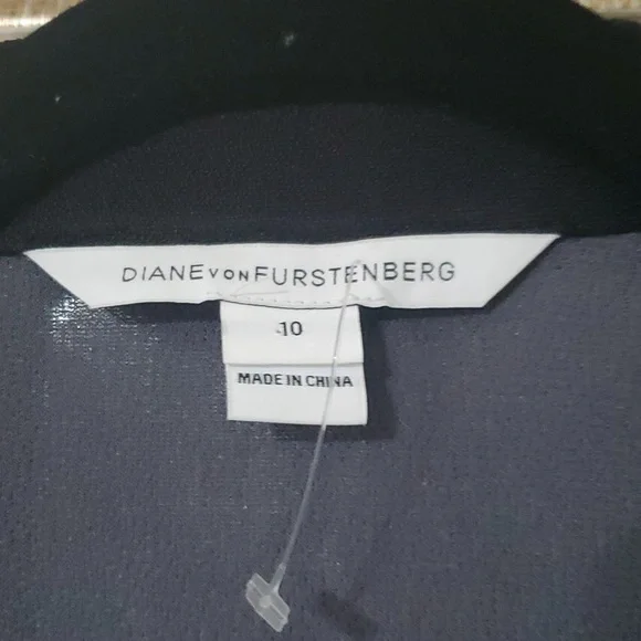 Classic Diane von Furstenburg Wrap Dress - Picture 2 of 3